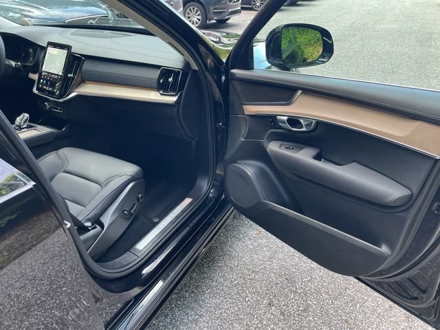 Certified 2025 Volvo XC90 B6 Core AWD/4WD image 14