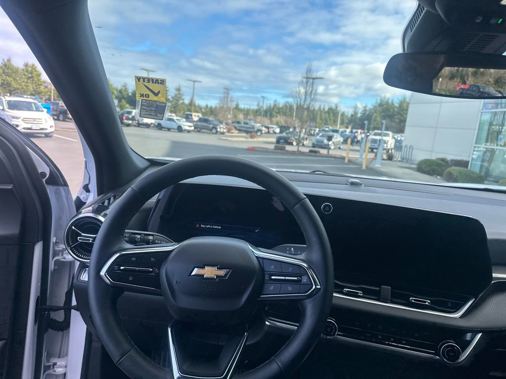 Used 2025 Chevrolet Equinox LT image 12