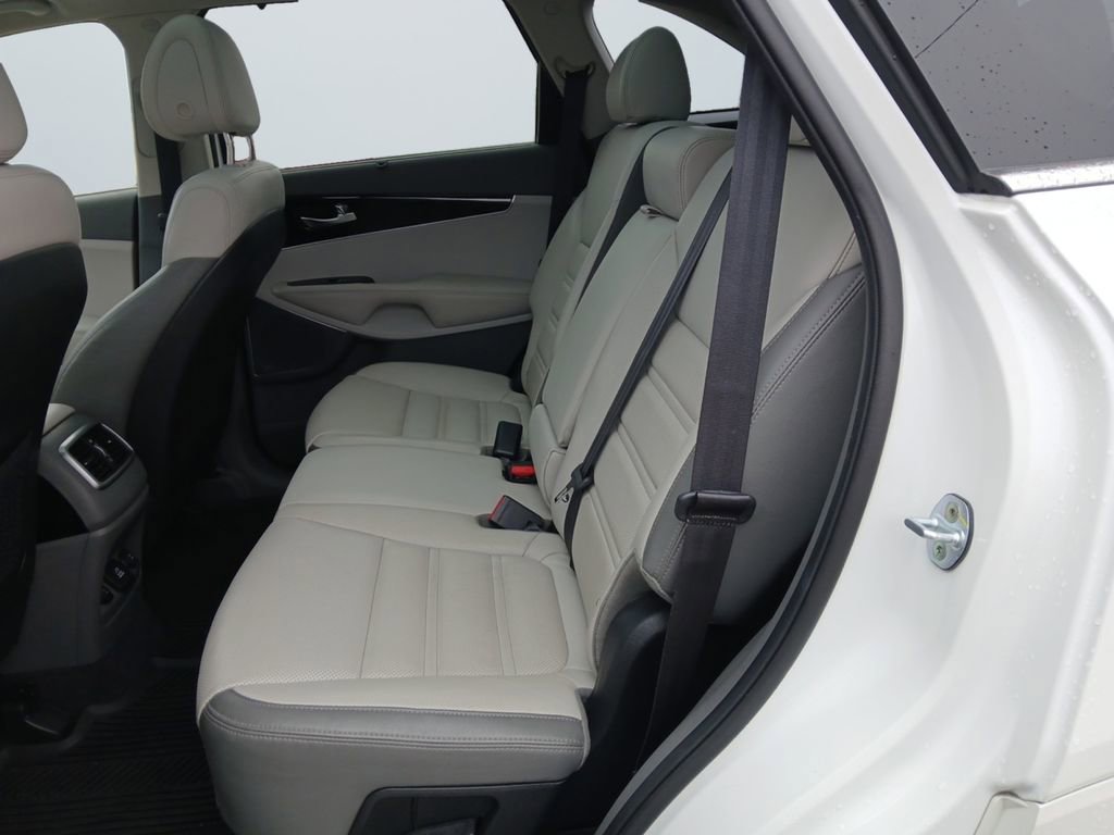 Used 2016 Kia Sorento SX image 13