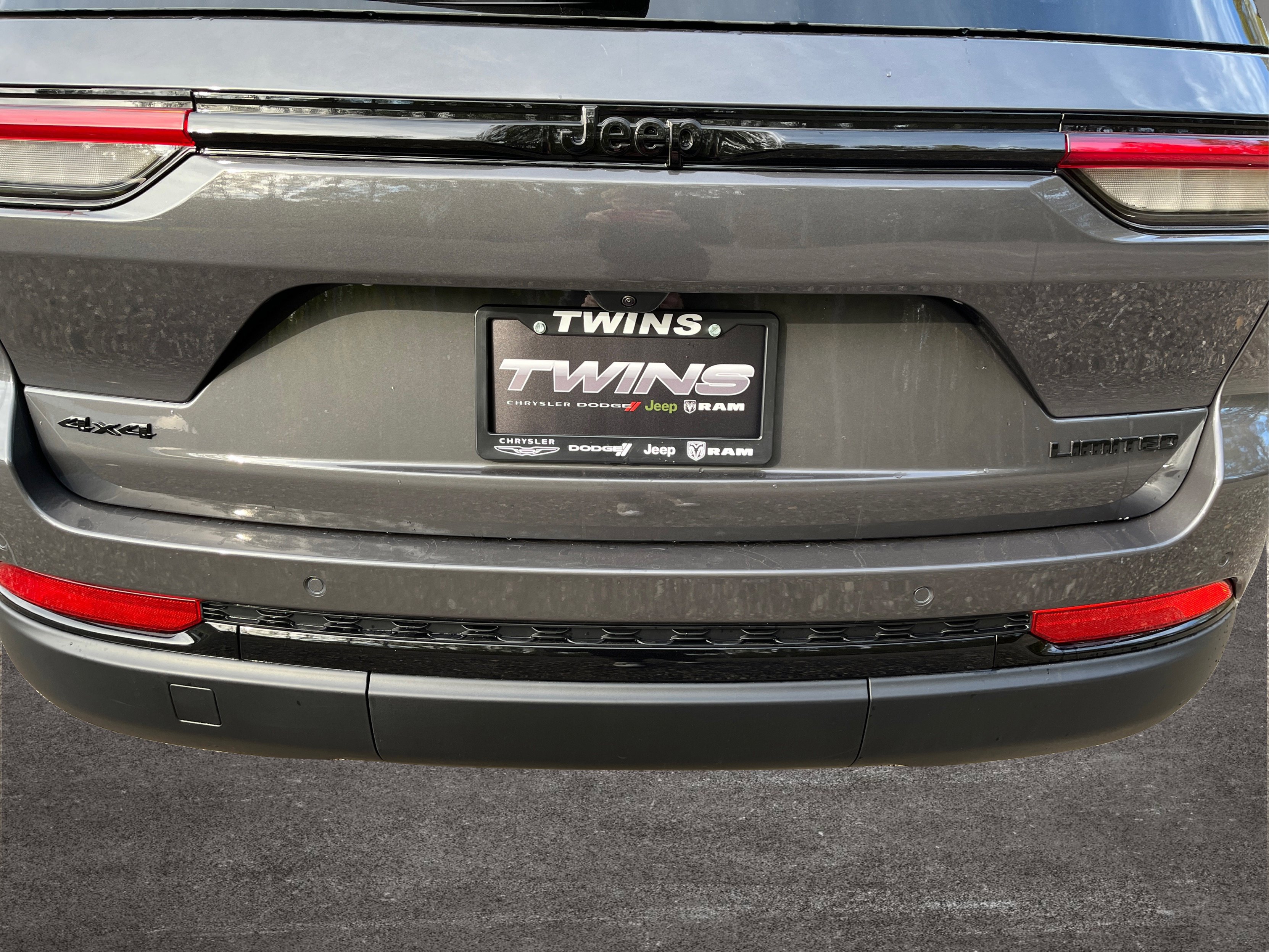 New 2025 Jeep Grand Cherokee Limited w/ Black Appearance Package image 29