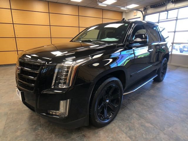 Used 2020 Cadillac Escalade Luxury w/ Escalade Sport Edition image 3