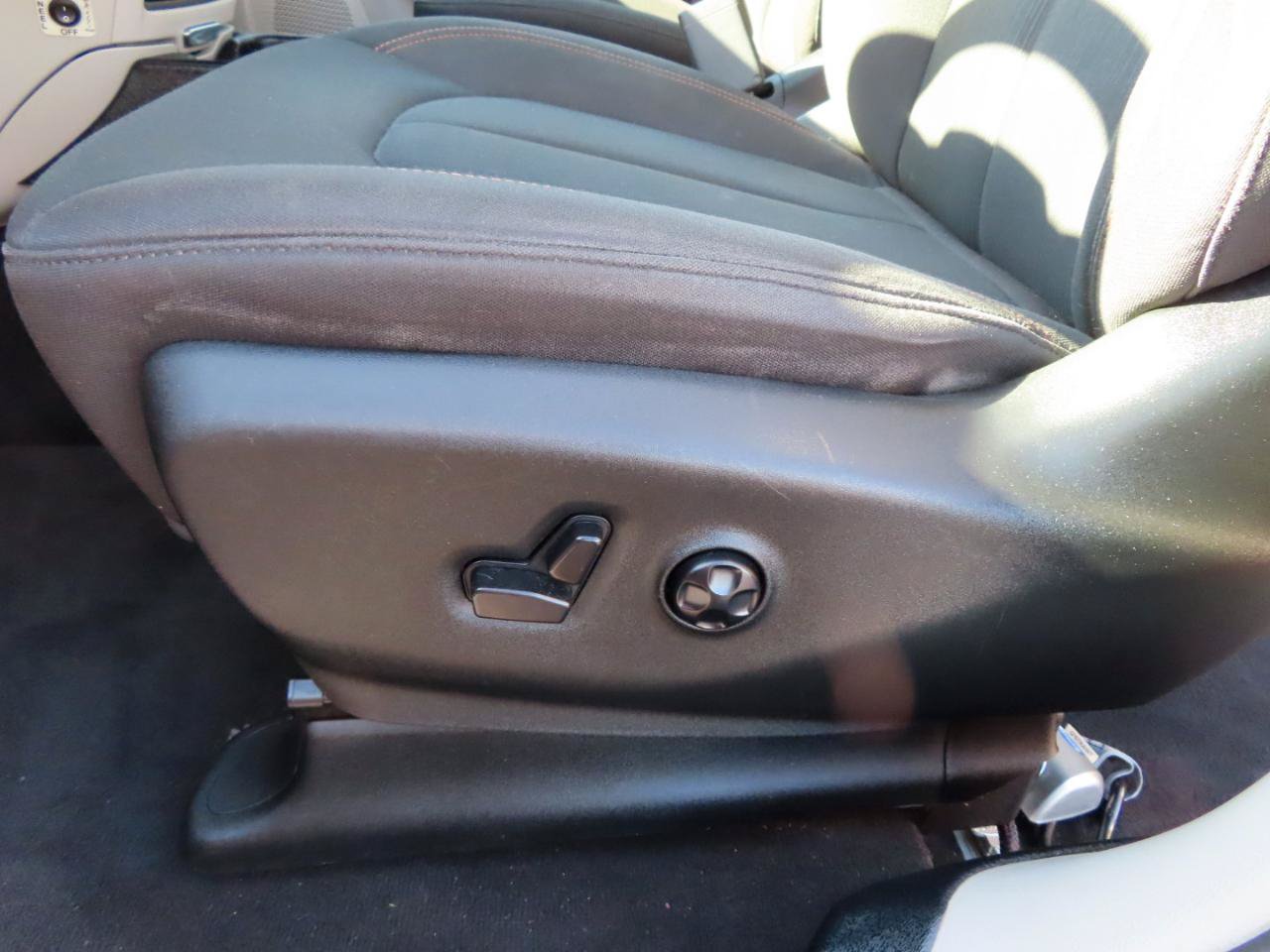 Used 2017 Chrysler Pacifica Touring FWD image 20