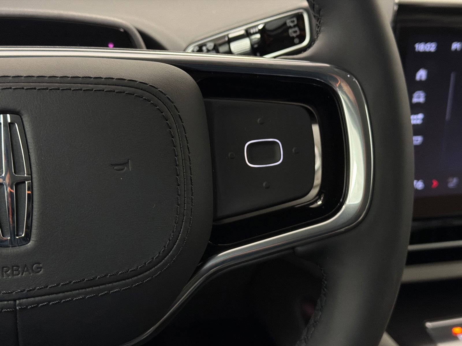 New 2026 Lincoln Nautilus Premier image 22