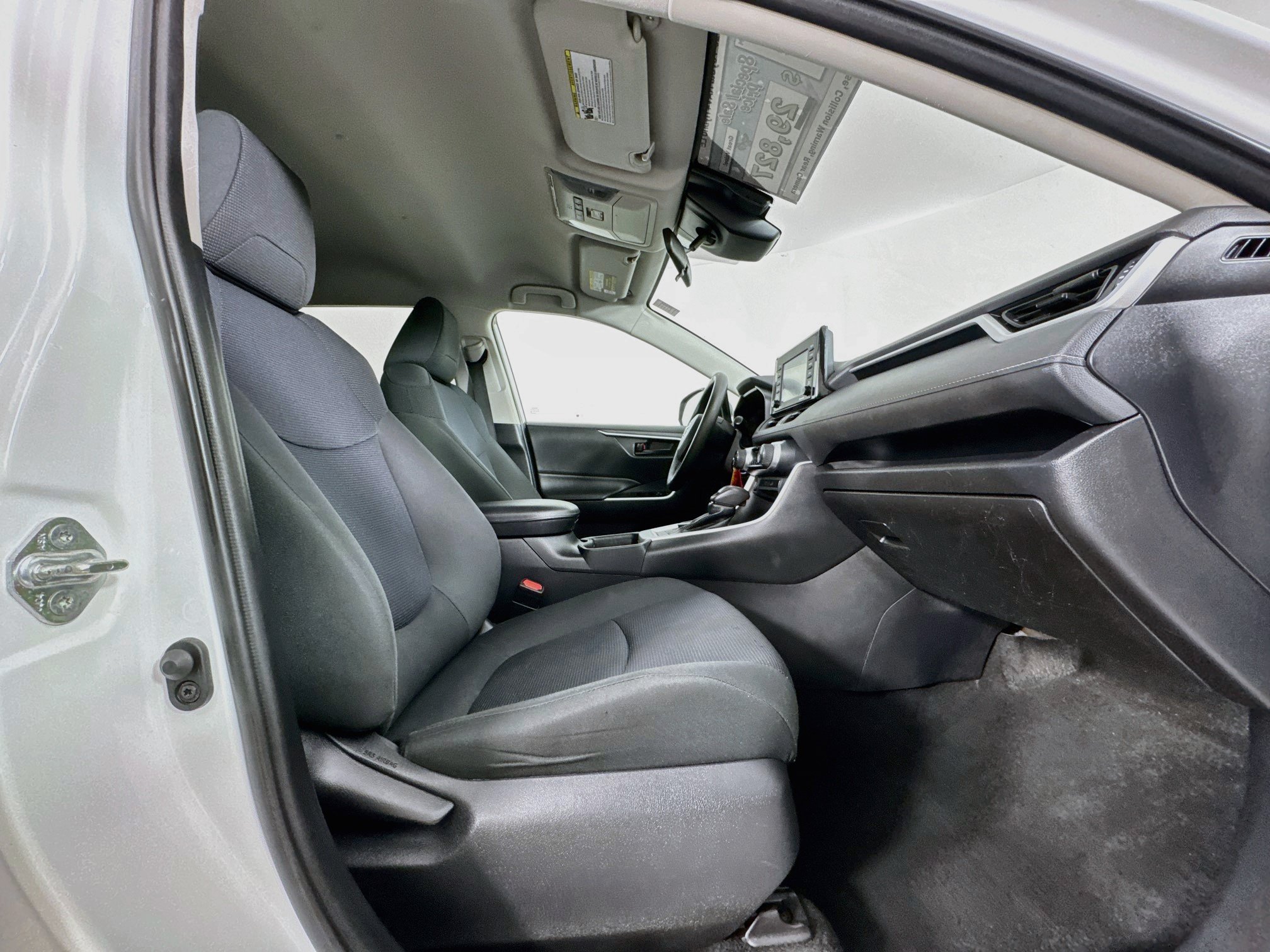 Used 2020 Toyota RAV4 LE AWD/4WD image 27