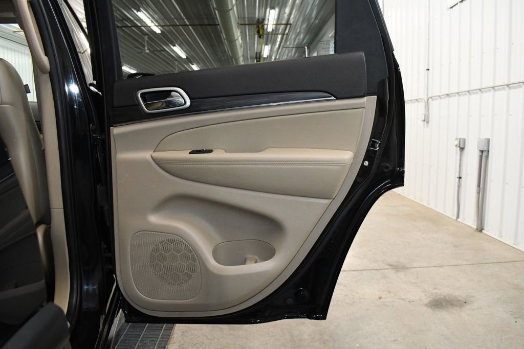 Used 2021 Jeep Grand Cherokee Limited w/ Sun & Sound Group AWD/4WD image 25