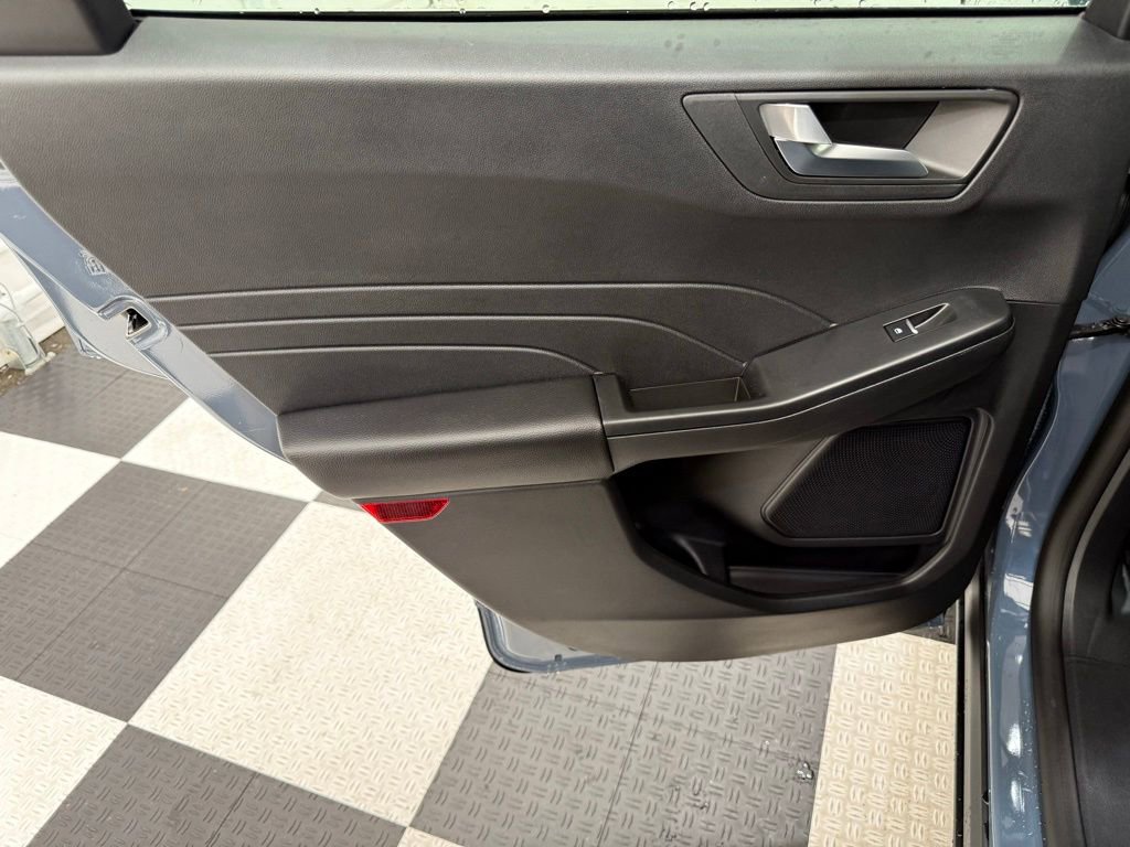 New 2025 Ford Escape SE image 16