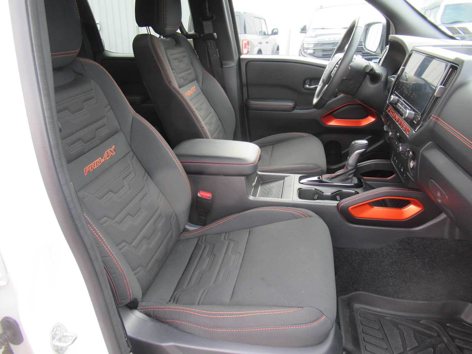 Used 2025 Nissan Frontier PRO-4X w/ Pro Convenience Package AWD/4WD image 15