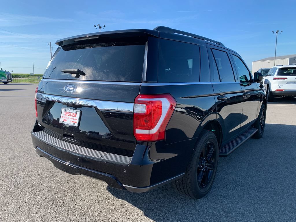 Used 2021 Ford Expedition XLT w/ Black Accent Package AWD/4WD image 8