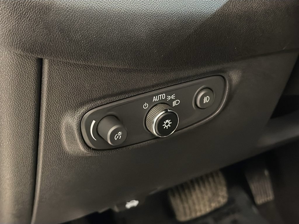 Used 2024 Chevrolet Equinox Premier AWD/4WD image 12