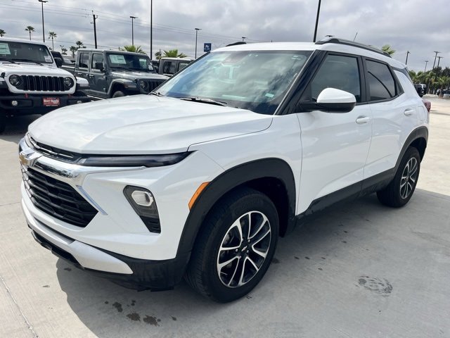 Used 2025 Chevrolet TrailBlazer LT image 3