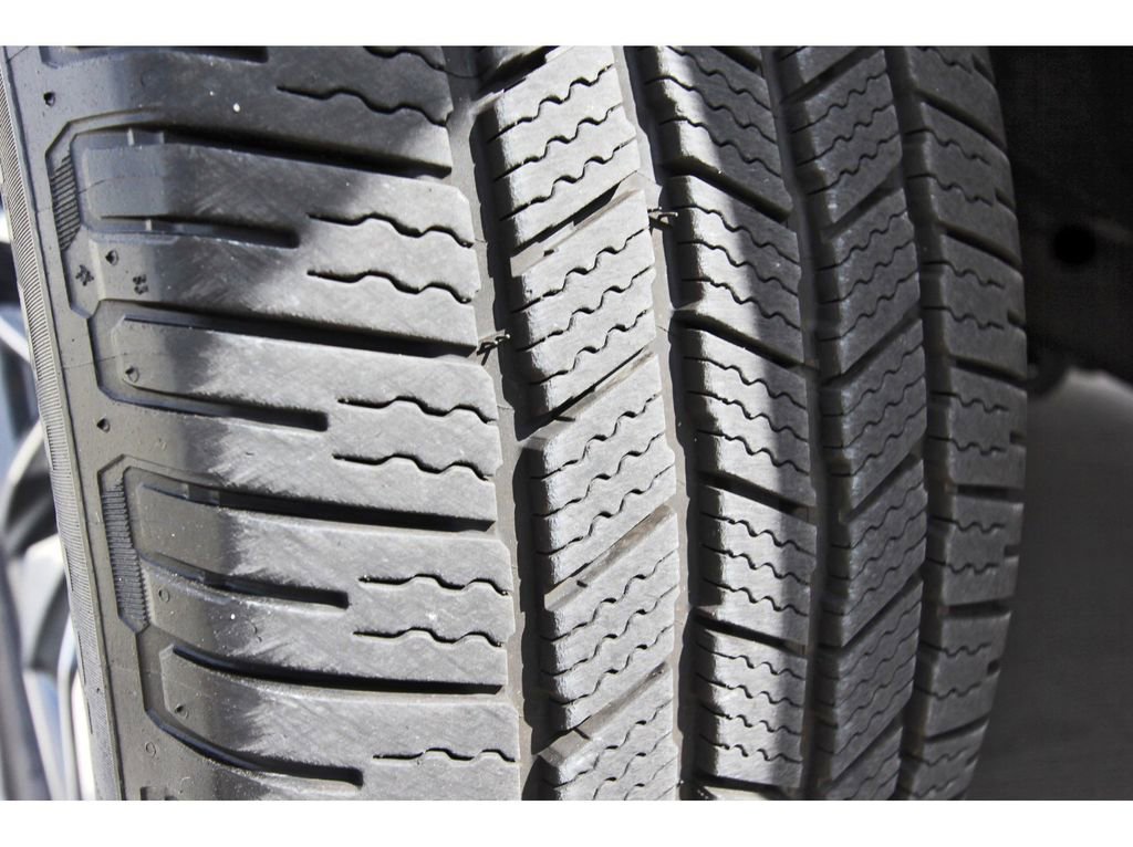 Certified 2024 Cadillac Escalade Sport image 33