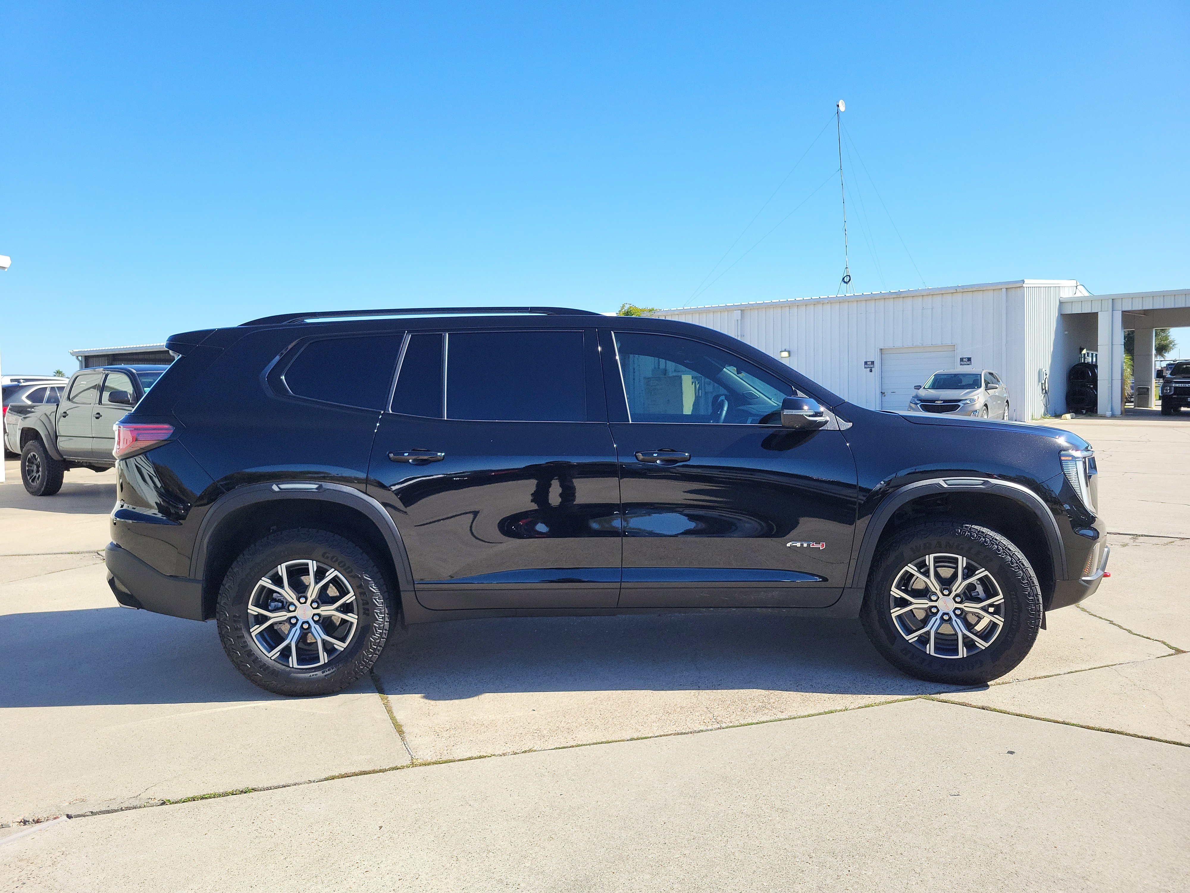 Certified 2025 GMC Acadia AT4 image 4