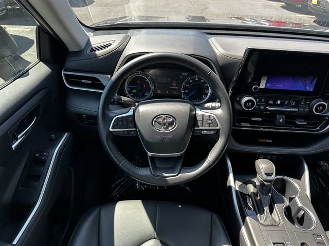 Used 2023 Toyota Highlander XLE AWD/4WD image 14