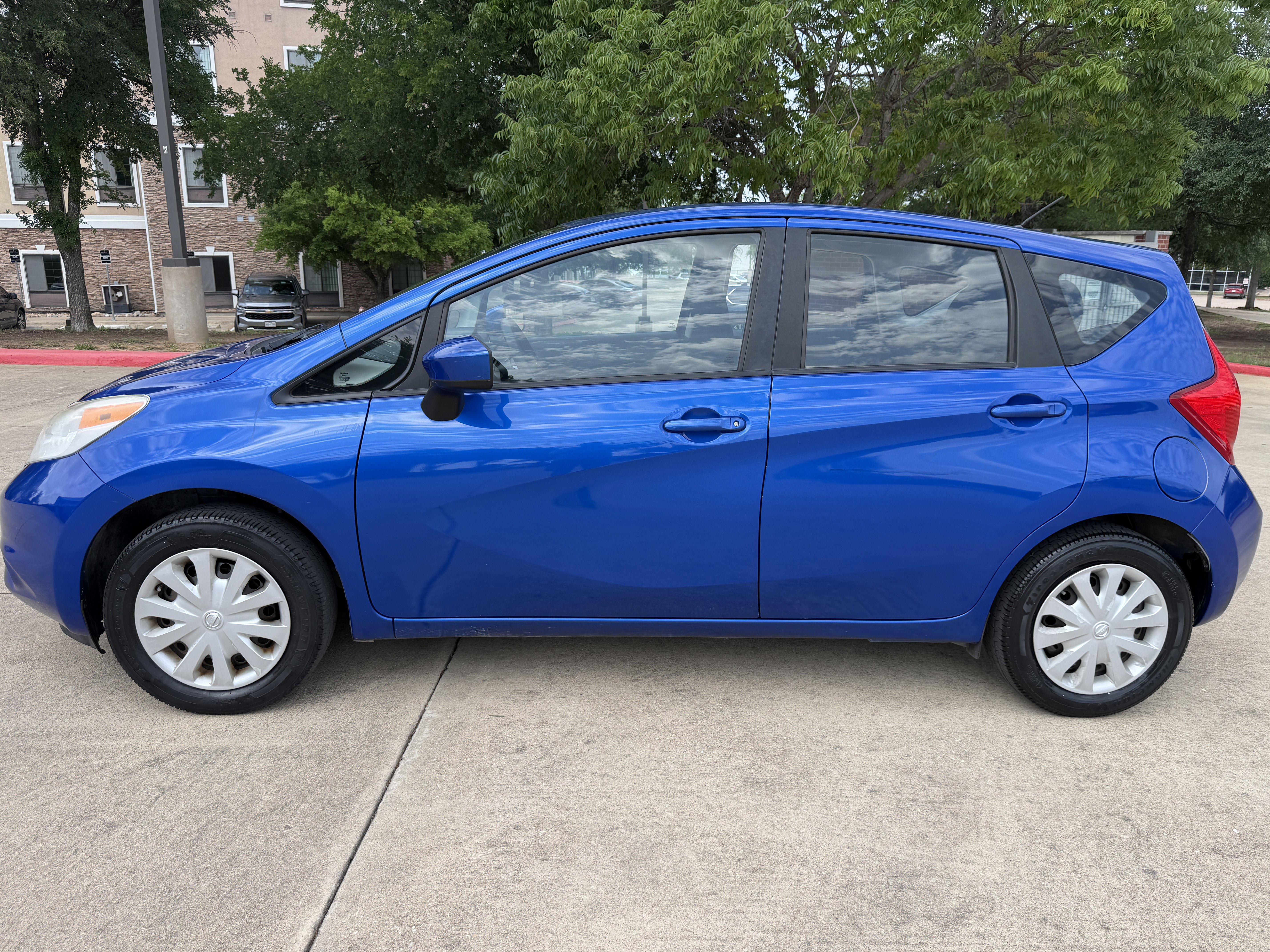 Used 2015 Nissan Versa Note S FWD image 4