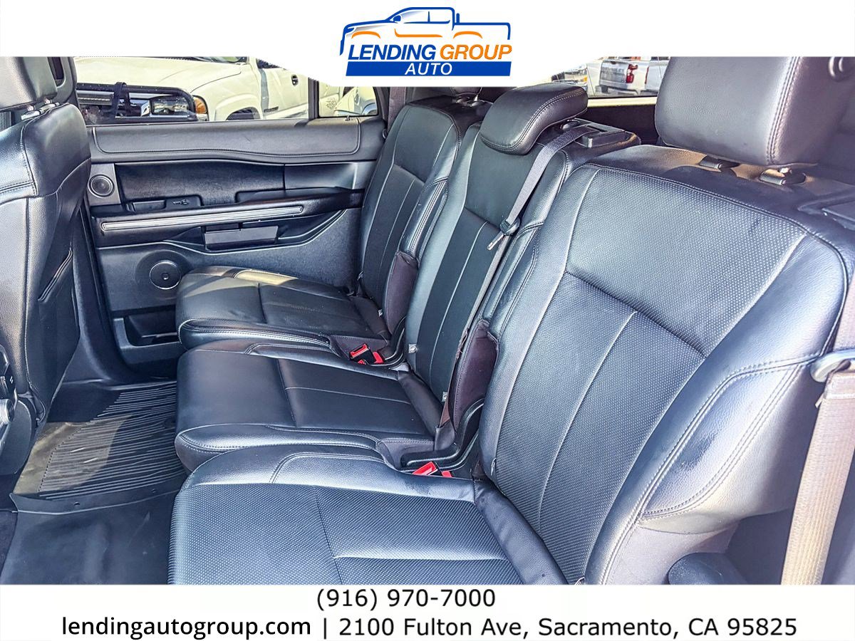 Used 2018 Ford Expedition Max XLT w/ Equipment Group 202A AWD/4WD image 17