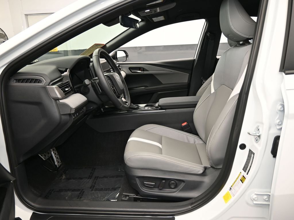 Used 2026 Toyota Camry SE w/ Convenience Package image 11