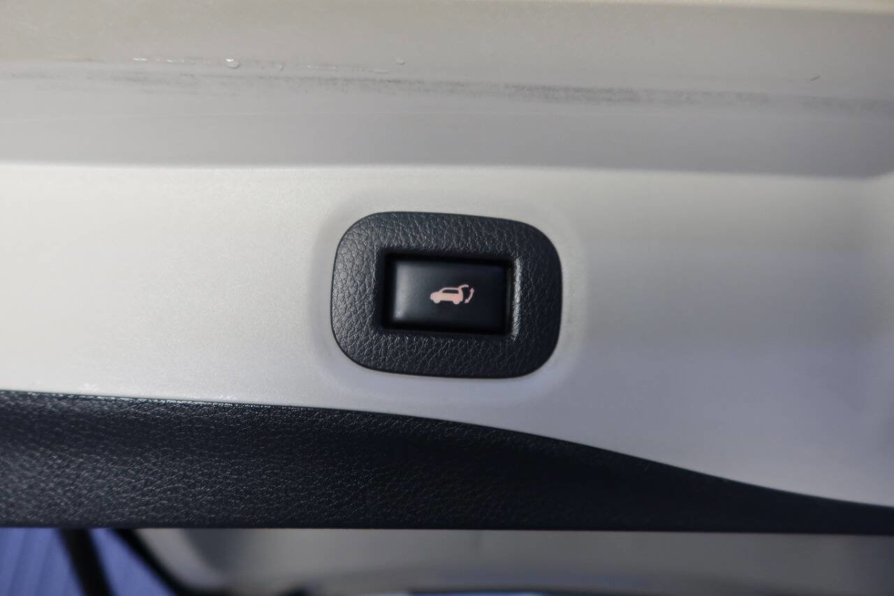 Used 2017 Nissan Rogue SL w/ SL Premium Package image 26