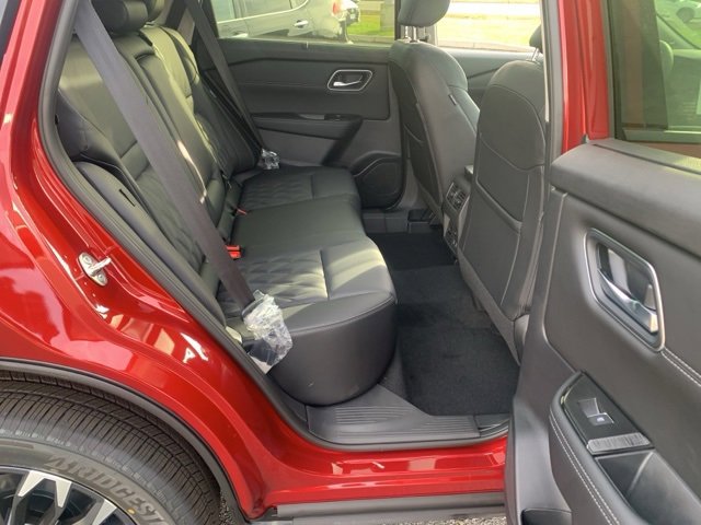 New 2026 Nissan Rogue Platinum image 32