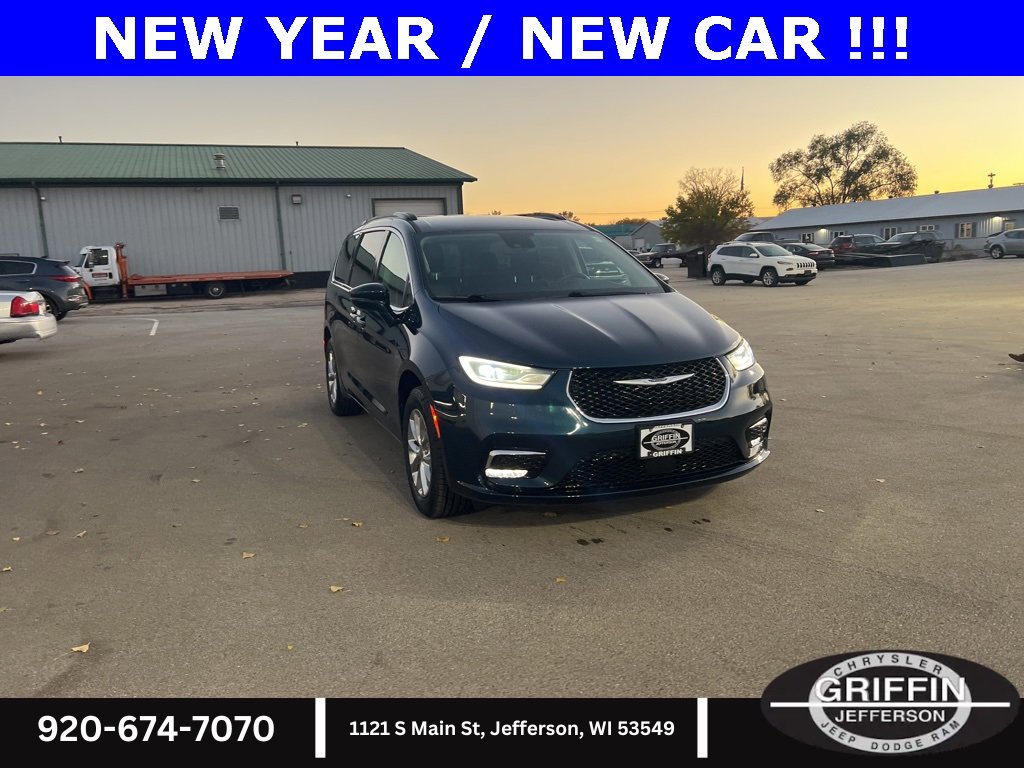Used 2022 Chrysler Pacifica Touring-L image 5