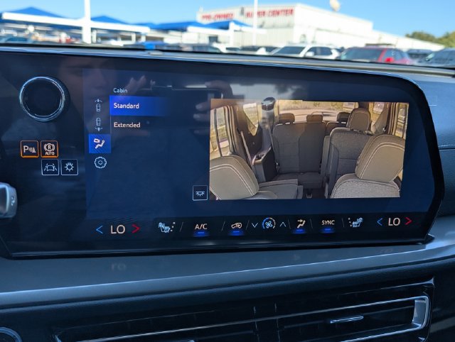 New 2027 Chevrolet Traverse LT w/ Sun and Wheel Package FWD image 23