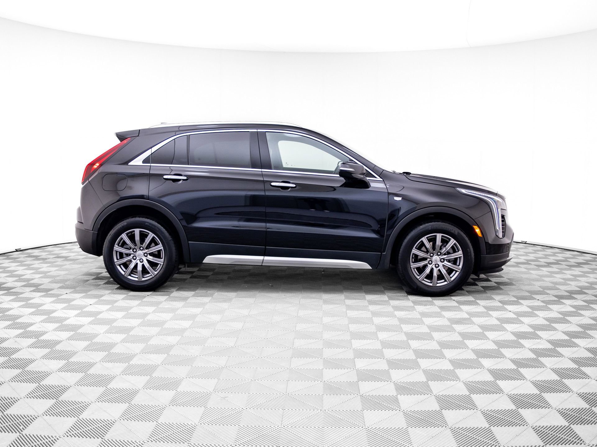 Used 2023 Cadillac XT4 Premium Luxury w/ Technology Package image 7