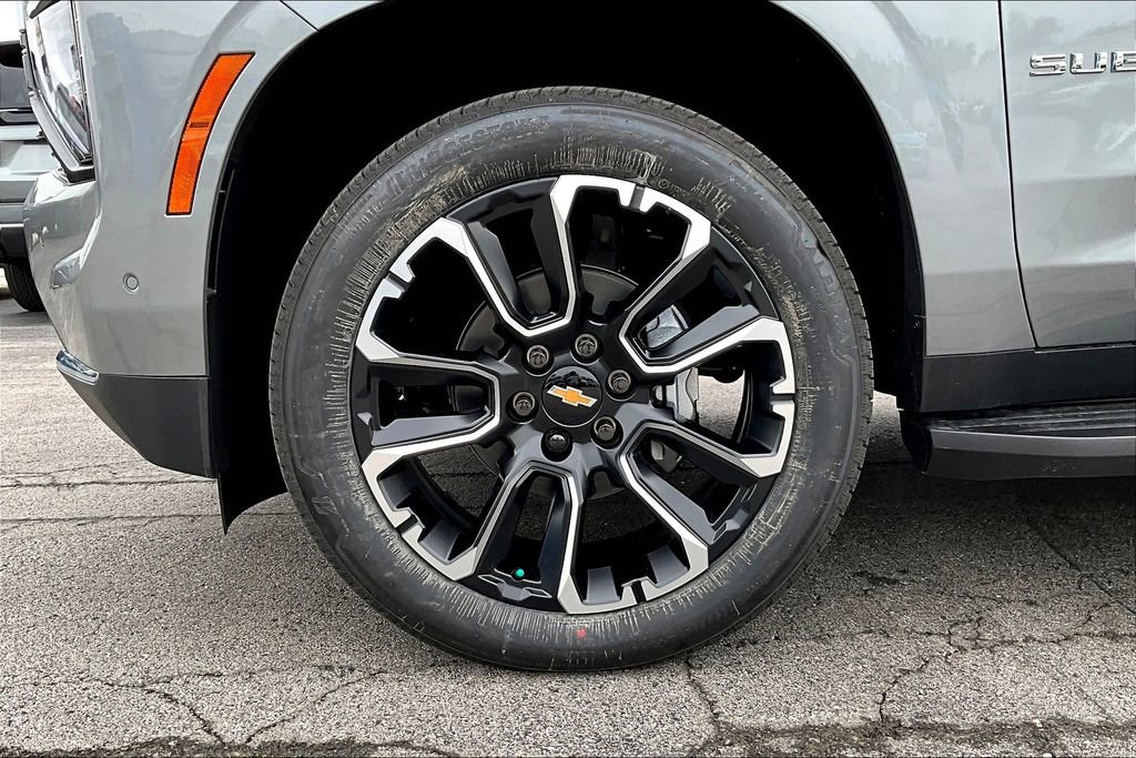 New 2025 Chevrolet Suburban Premier image 12