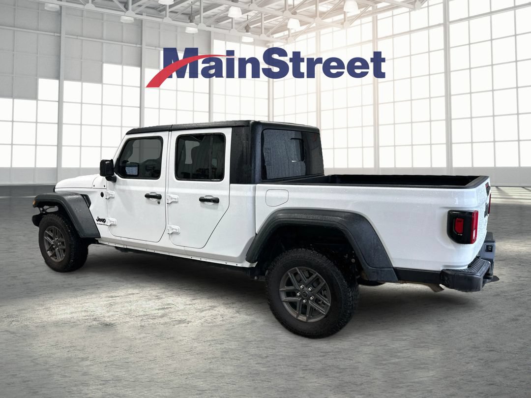 Used 2025 Jeep Gladiator Sport AWD/4WD image 3