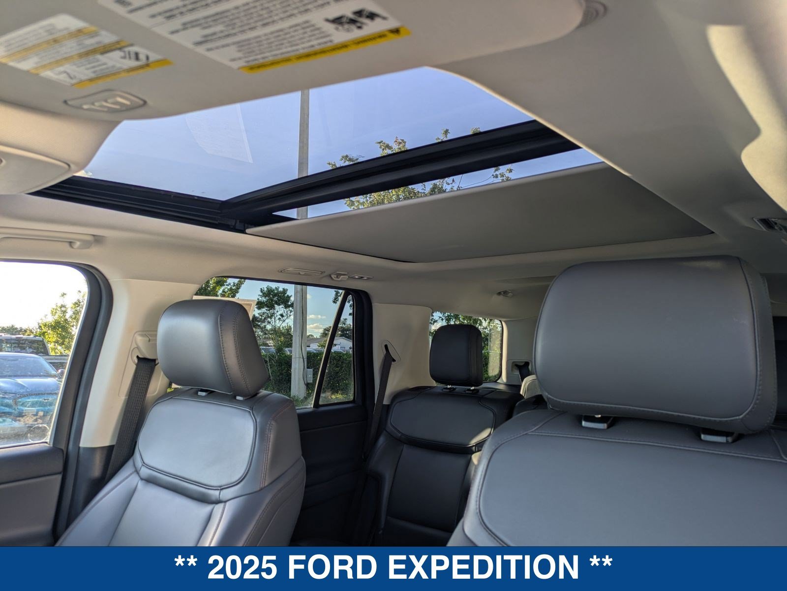 Used 2025 Ford Expedition Active AWD/4WD image 34