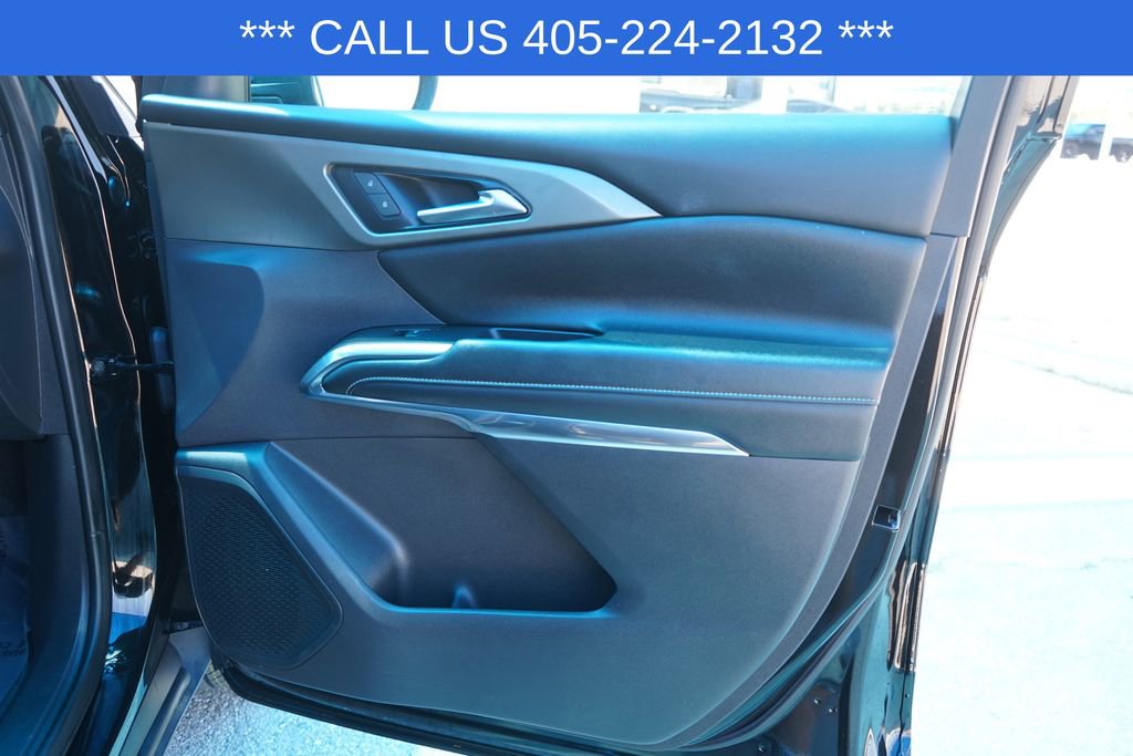 Used 2025 Chevrolet Traverse LT FWD image 21