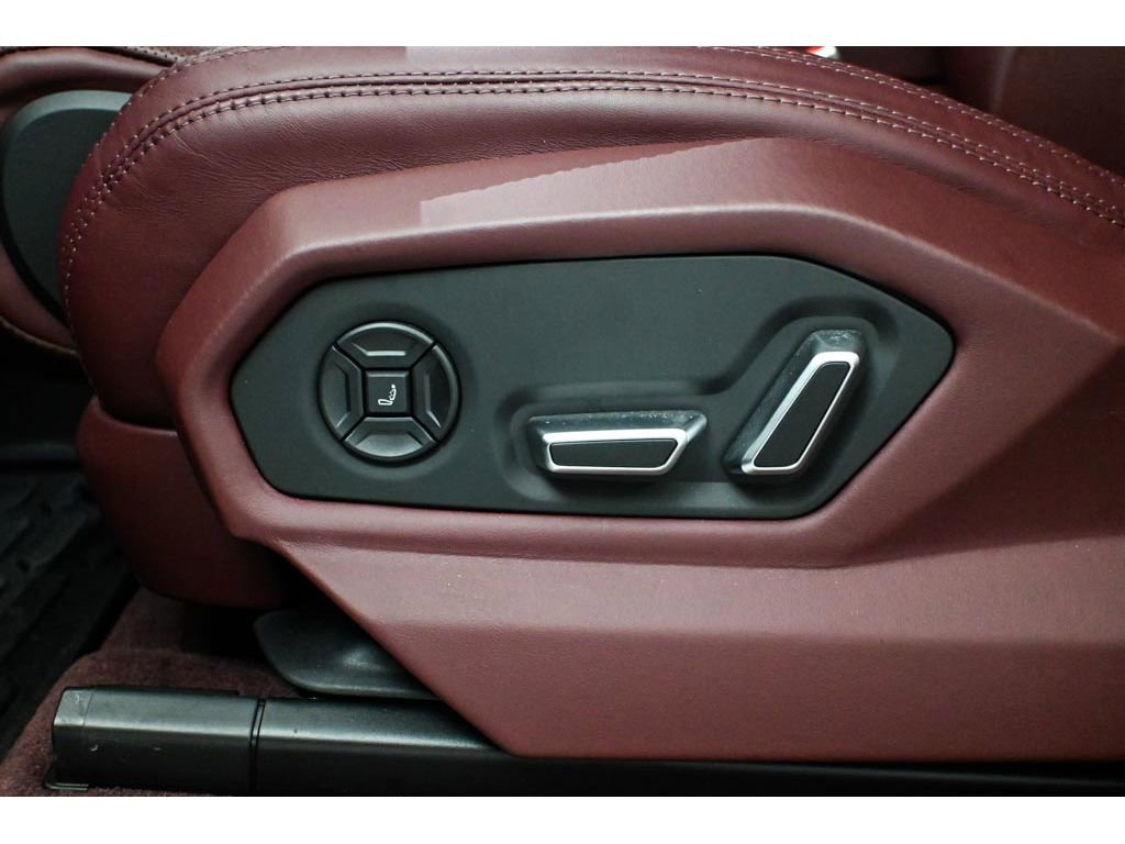 Used 2025 Lamborghini Urus SE image 56