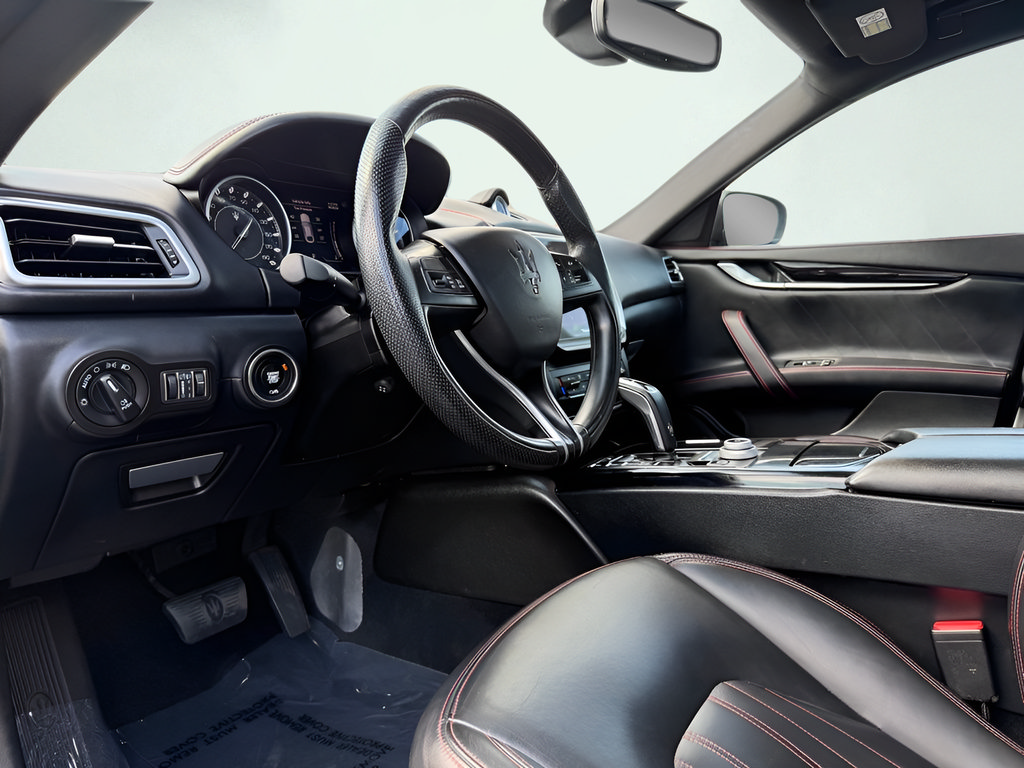 Used 2021 Maserati Ghibli RWD image 30