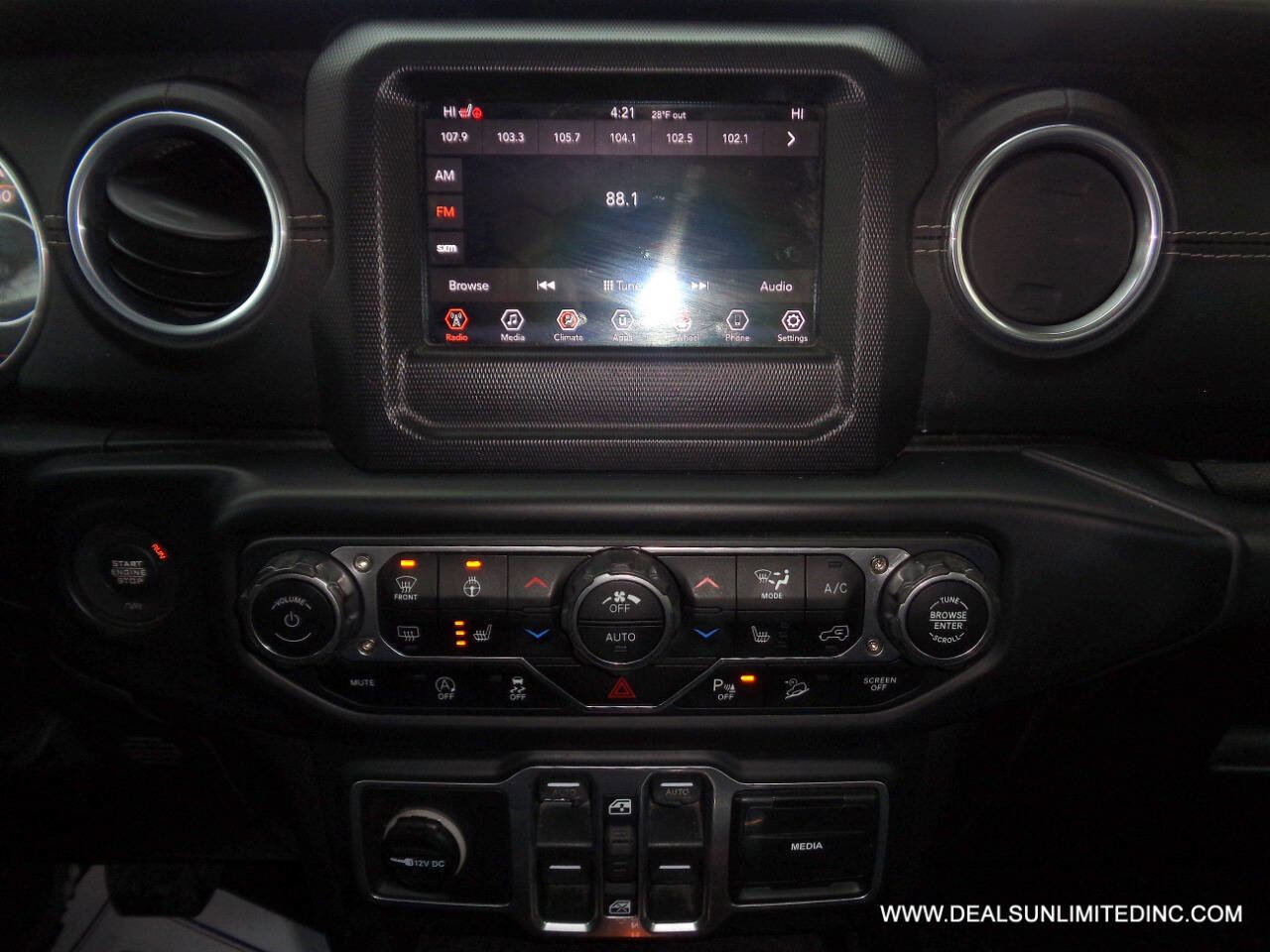 Used 2018 Jeep Wrangler Unlimited Sahara image 12