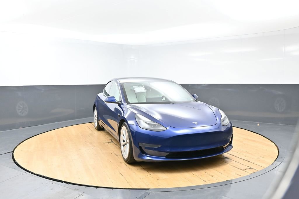 Used 2021 Tesla Model 3 Standard Range Plus image 4