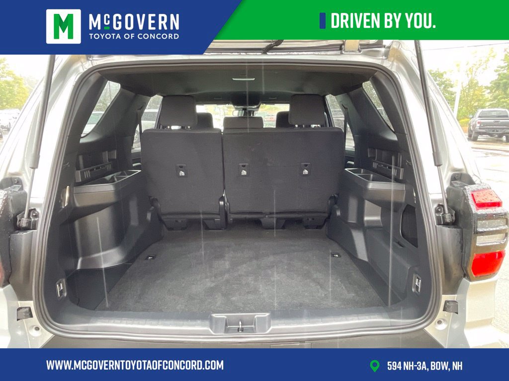 Used 2025 Toyota 4Runner SR5 AWD/4WD image 19
