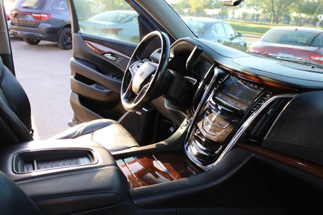 Used 2016 Cadillac Escalade Luxury RWD image 47