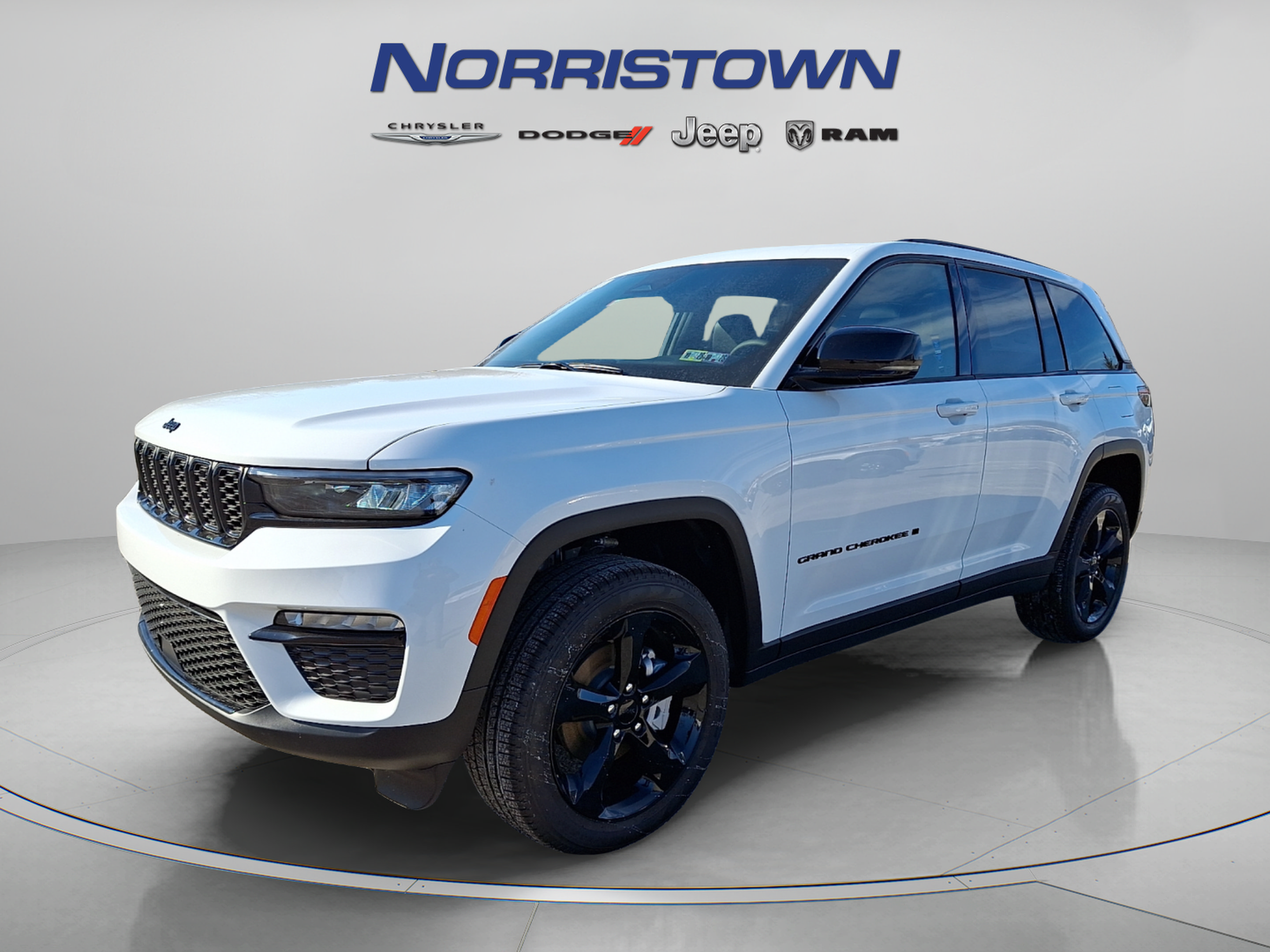 New 2025 Jeep Grand Cherokee Limited w/ Black Appearance Package AWD/4WD image 2