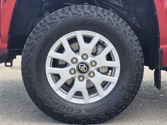 Used 2024 Toyota Tacoma SR5 AWD/4WD image 7