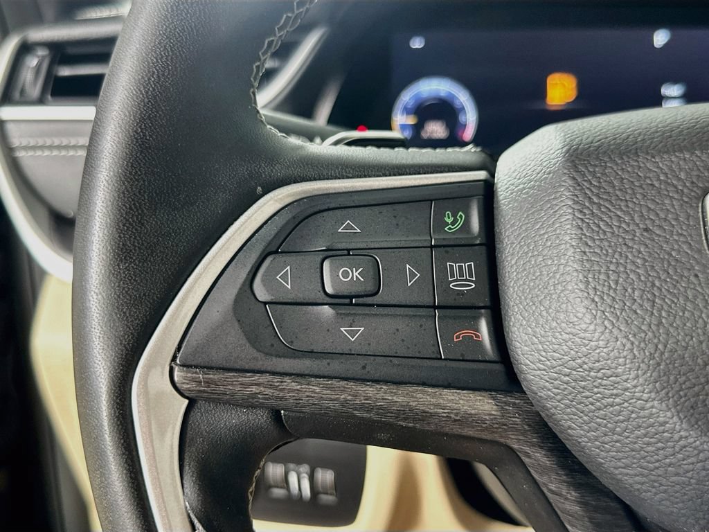 Used 2023 Jeep Grand Cherokee Limited AWD/4WD image 25