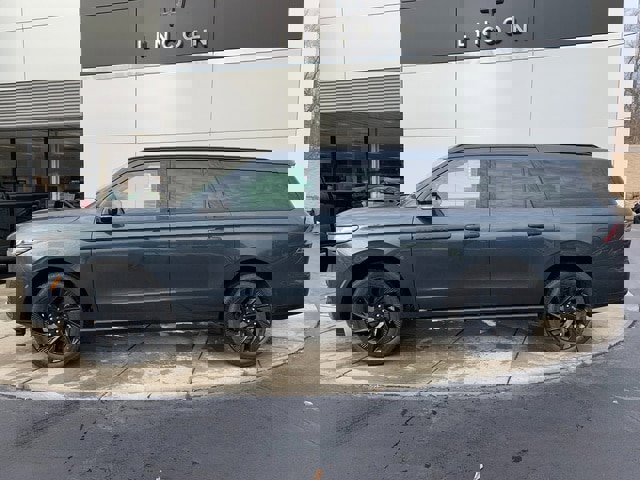 New 2026 Lincoln Navigator L Reserve w/ Jet Appearance Package image 9