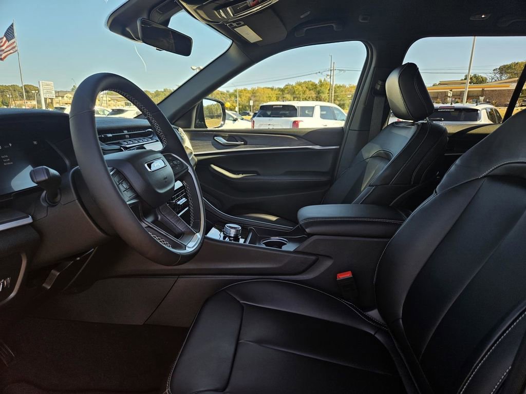 New 2025 Jeep Grand Cherokee Limited w/ Black Appearance Package image 11