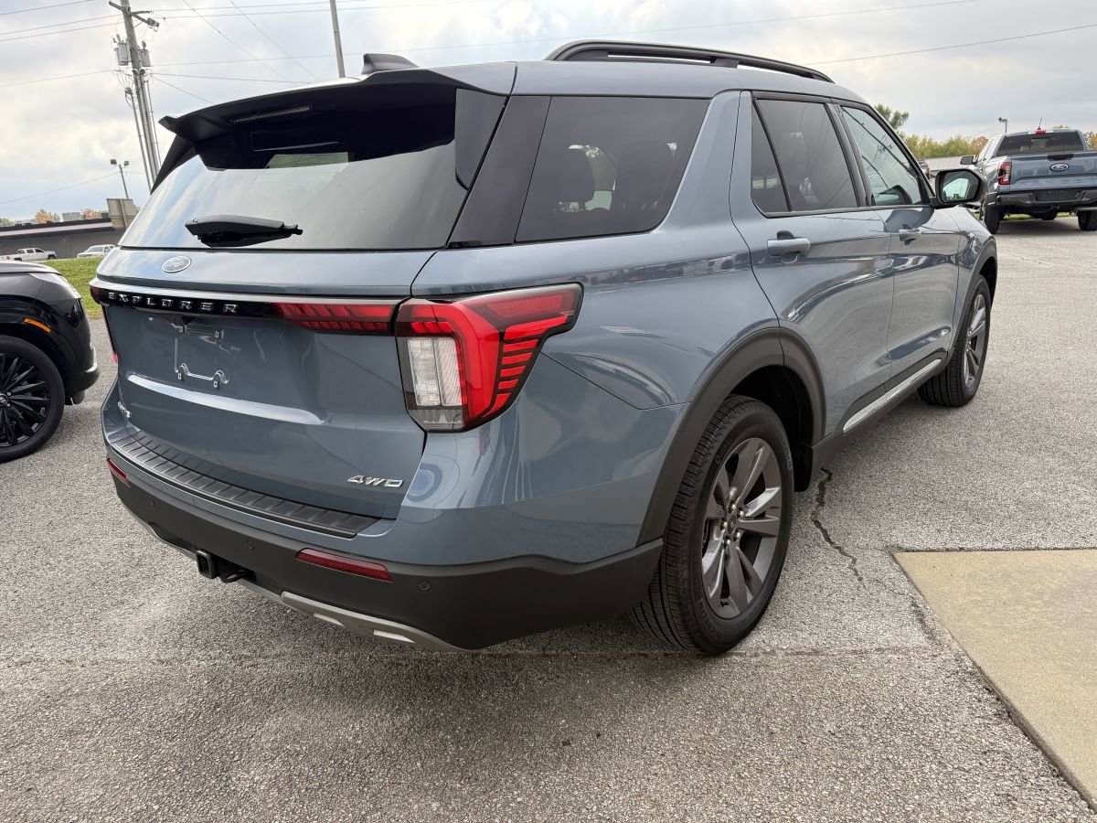 Used 2025 Ford Explorer Active w/ Active Comfort Package image 6