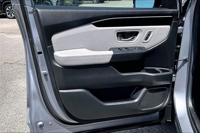 Used 2025 Honda Pilot Touring image 17