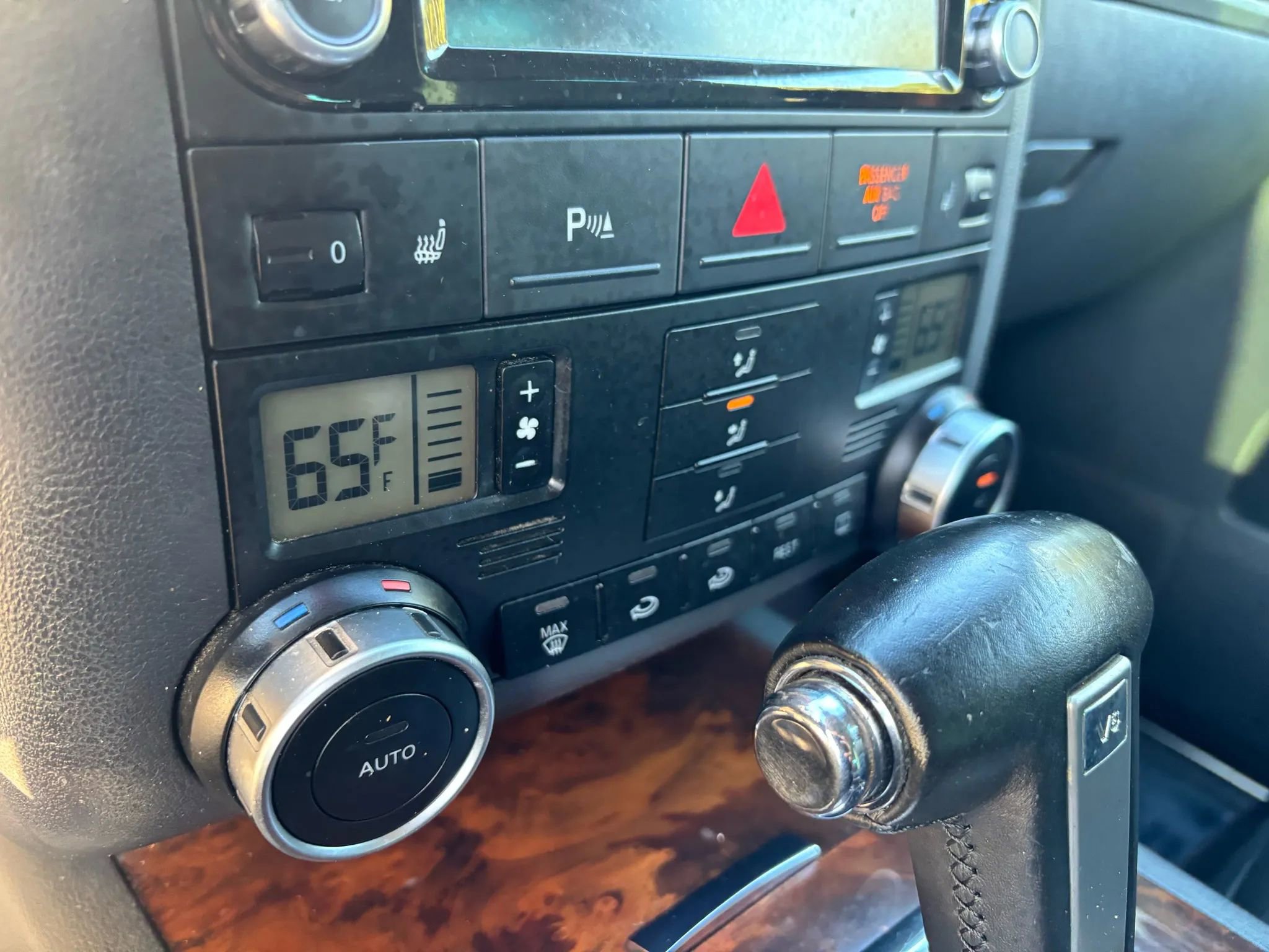 Used 2009 Volkswagen Touareg VR6 image 22