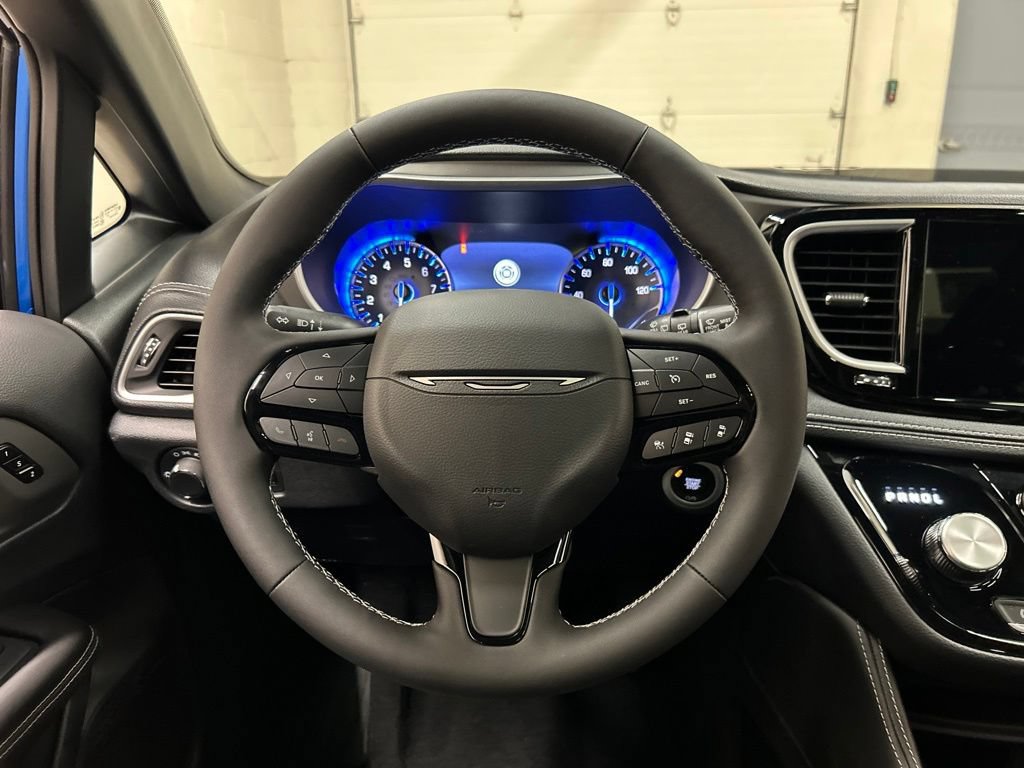 New 2027 Chrysler Pacifica Limited w/ S Appearance Package FWD image 17