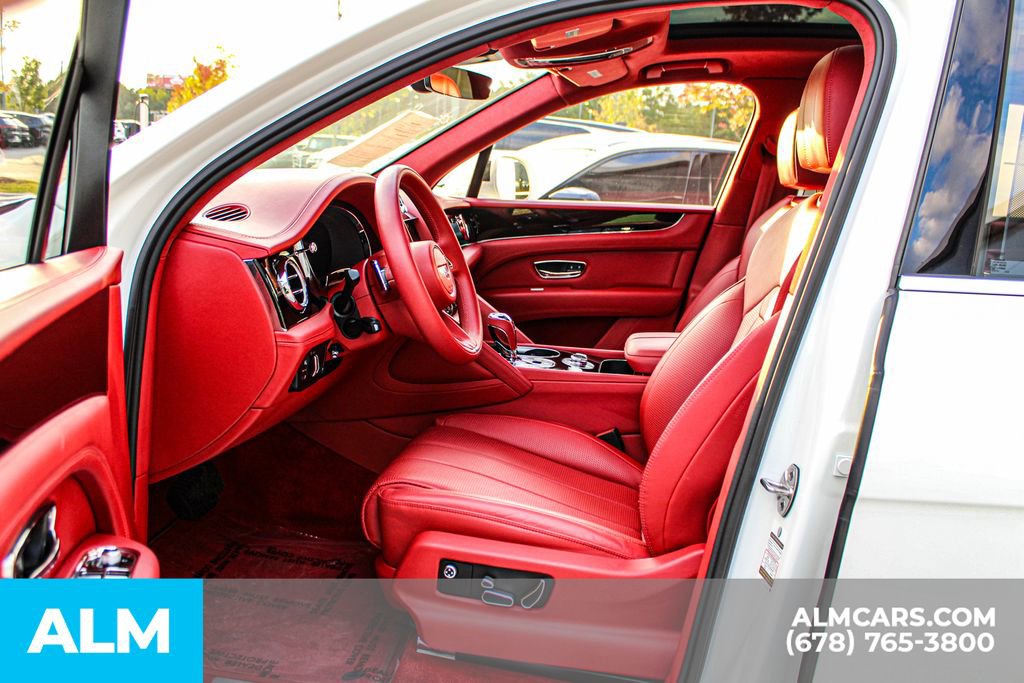 Used 2023 Bentley Bentayga image 17