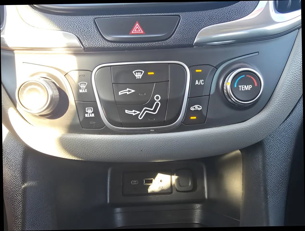 Used 2019 Chevrolet Equinox LS image 28