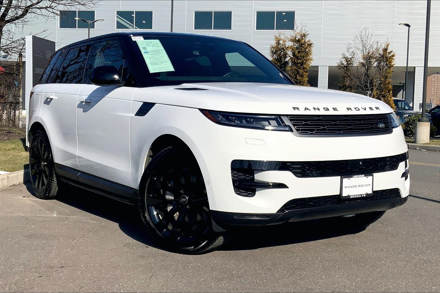 Used 2024 Land Rover Range Rover Sport SE image 2