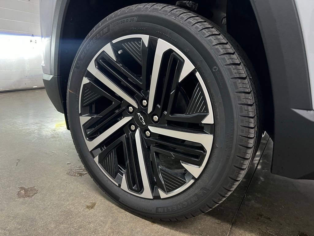 New 2026 Chevrolet Equinox RS w/ LPO, Floor Liner Package image 13