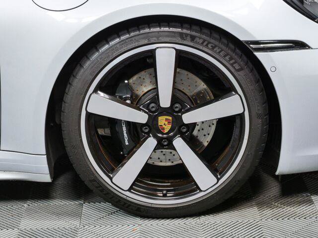 Used 2024 Porsche 911 Carrera 4S AWD/4WD image 33
