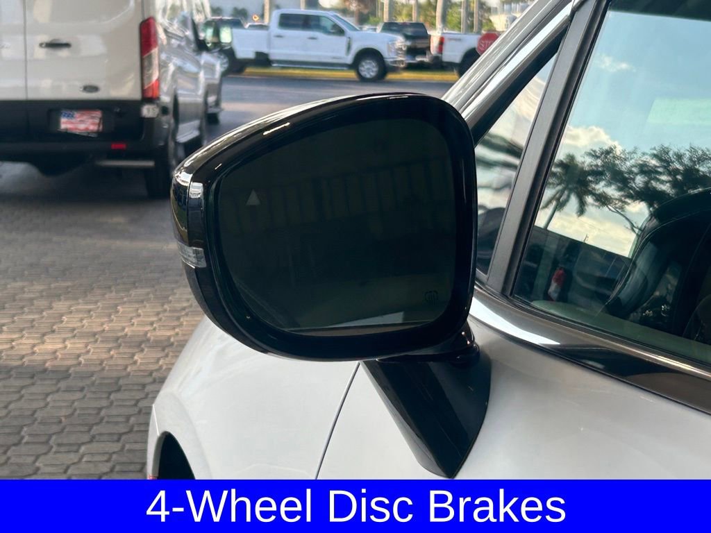 Used 2024 Chrysler Pacifica Touring-L image 16